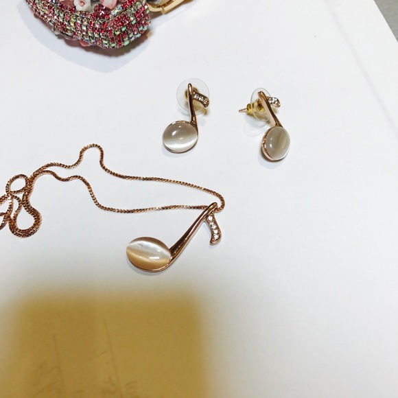 Earrings and necklace high quality - Picture 2 of 2