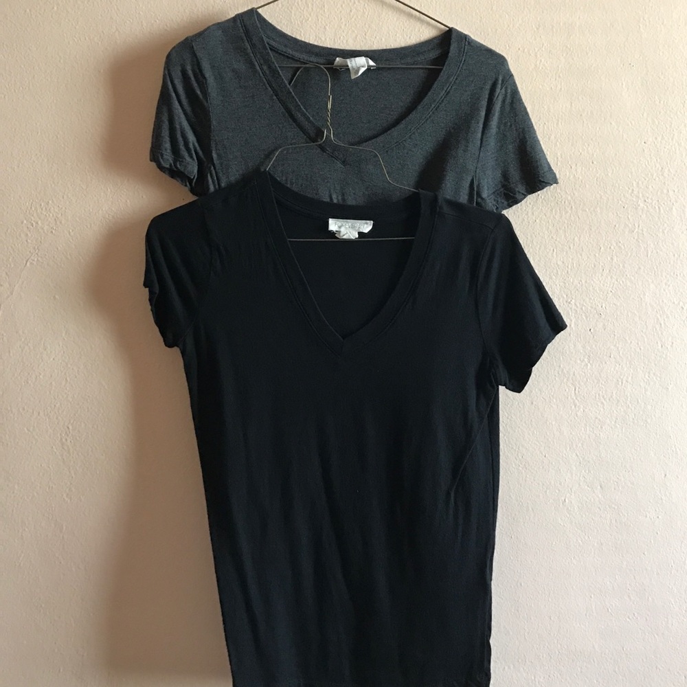 Lot of 2 F21 V-Necks