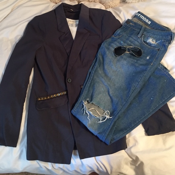 Medium wash jeans with ripped knees - Picture 2 of 3