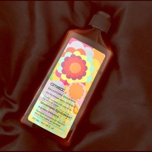 amika Balancing Shampoo