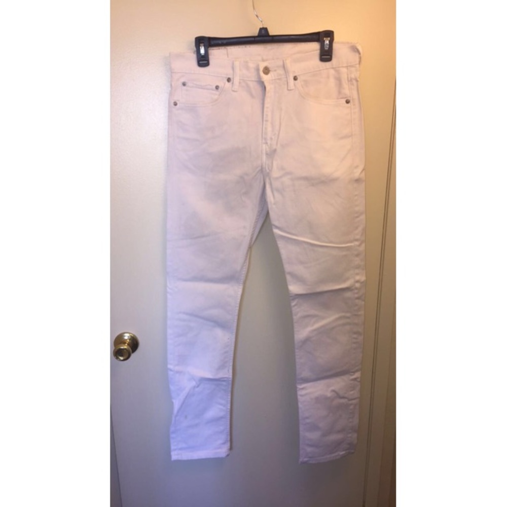 White Levi jeans.