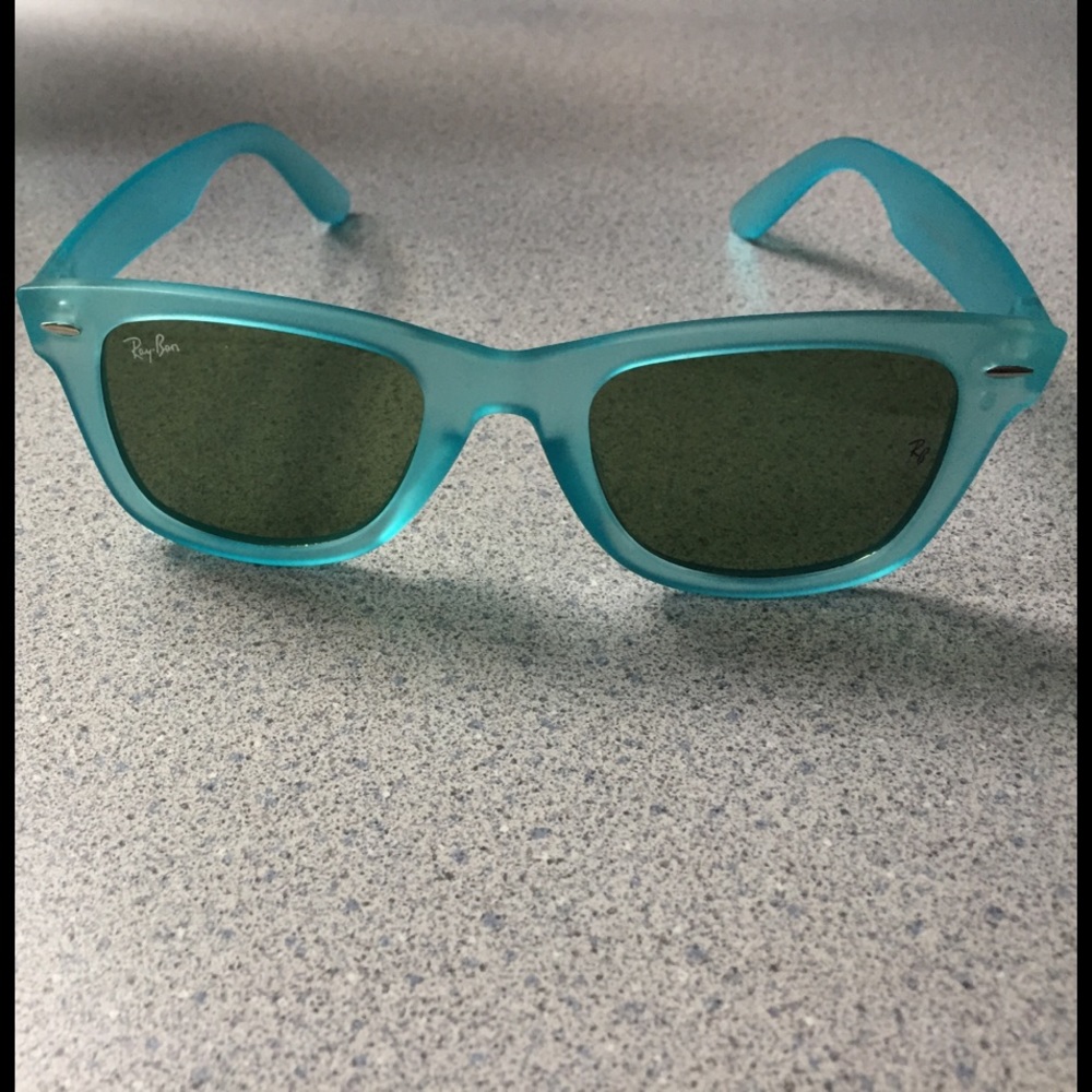 Wayfarer sunglasses