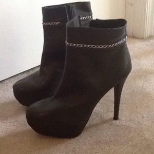 SOLD Stuart Weitzman p ankle chain booties