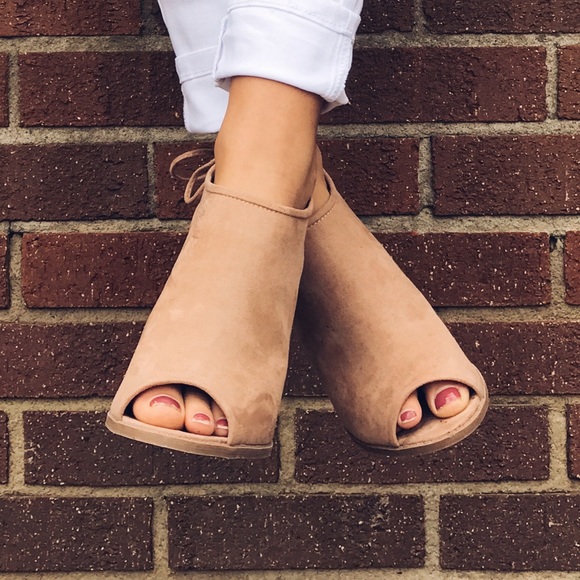 LAST PAIR! πΈPeep Toe Sandal Booties - Picture 3 of 4