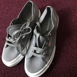 Gray Supergas