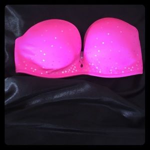 32B VS Bombshell Strapless Bra Never Worn