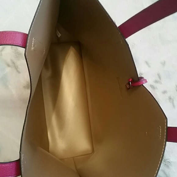 Fuscia tote bag with tassel NEW! Neiman Marcus - Picture 3 of 5