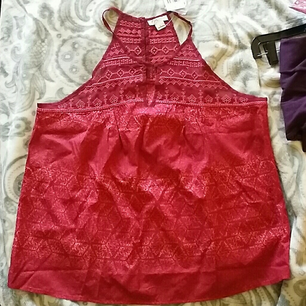 🎉SALE  SALE 🎉Sleeveless embroidered top