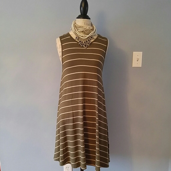 KHAKI & WHITE SLEEVELESS DRESS - Picture 1 of 2