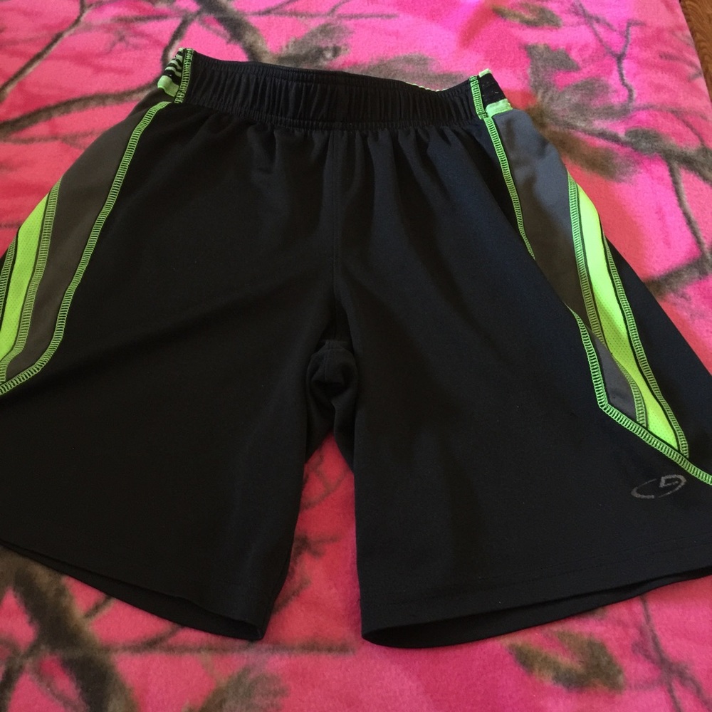 Boys size 8/10 (M) Champion short 💸NO OFFERS💸
