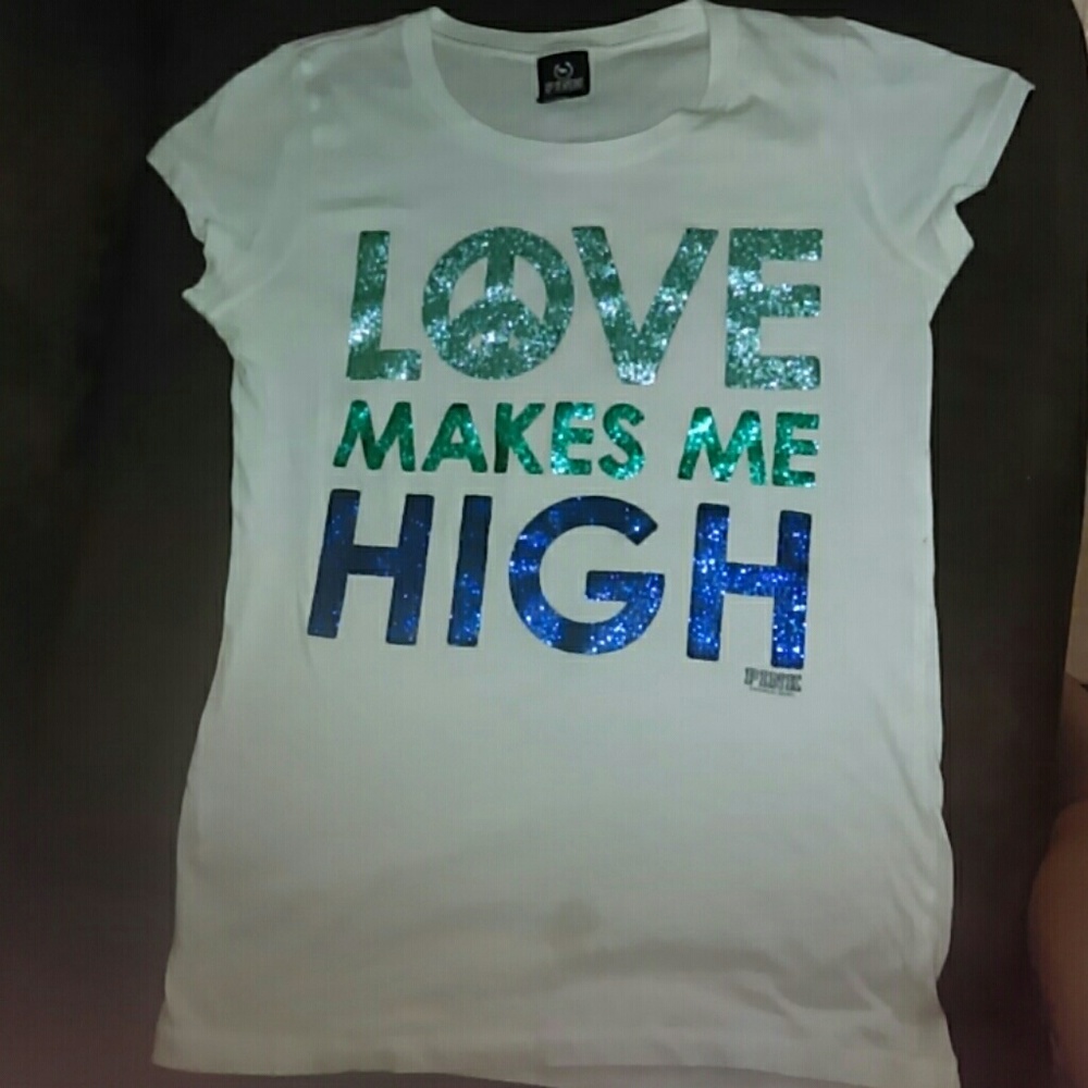 Pink t-shirt (Love makes me high)