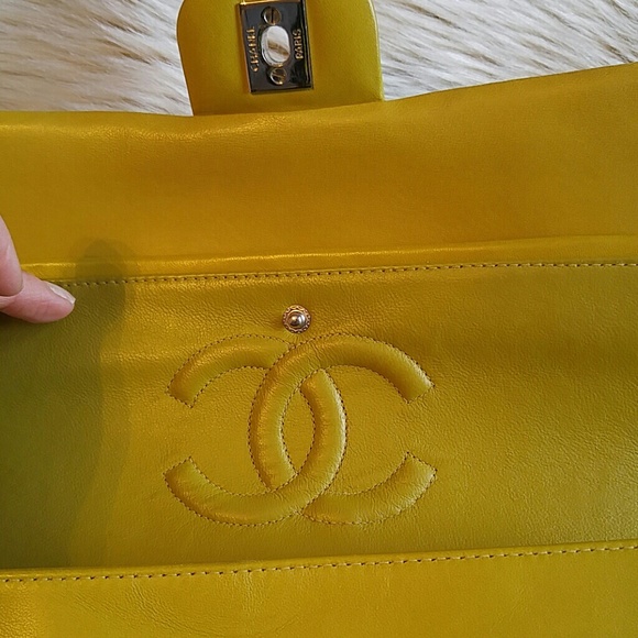 AUTHENTIC CHANEL HANDBAG 2.55. - Picture 2 of 4