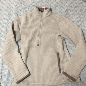 Gray Patagonia 1/4 zip pullover