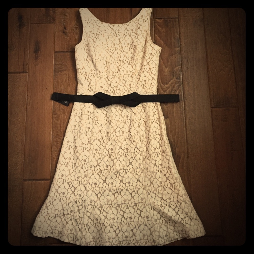 Gorgeous Rare Ivory Lace dress from WHBM size 0