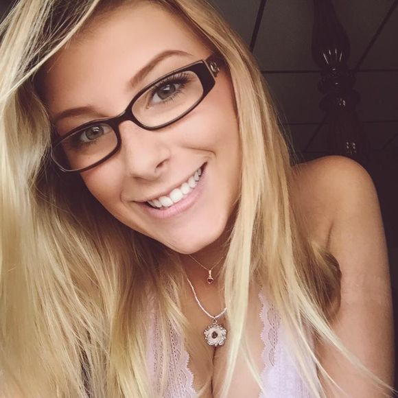 Meet your Posher, Emily - Picture 1 of 1