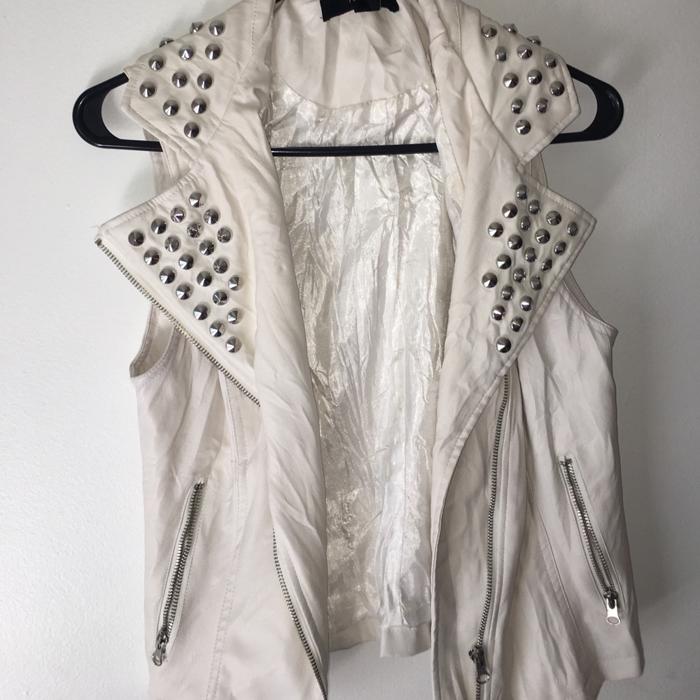 🚫BUY ONE GET ONE 1/2 OFF🚫 Forever 21 Vest