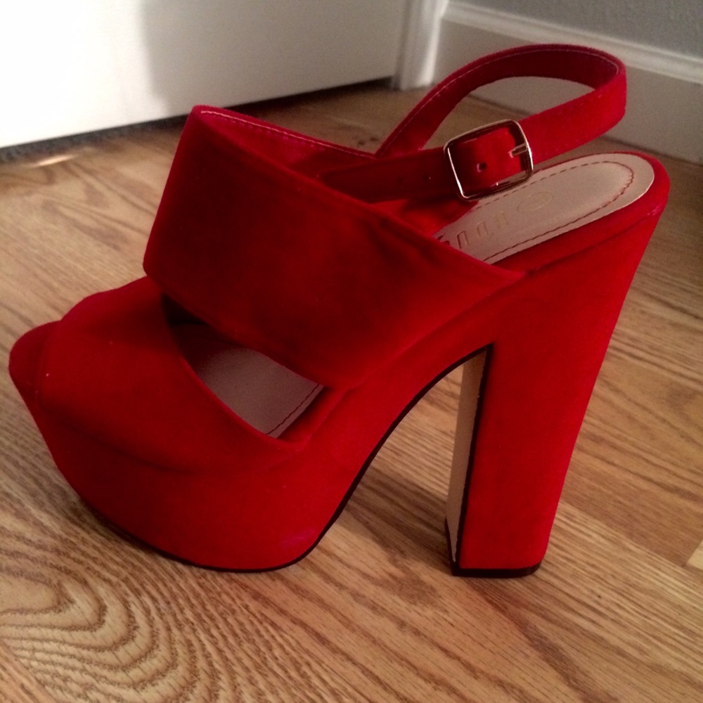 Red Chunk Heels 🌹