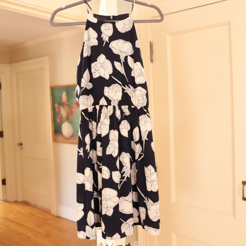 Everly navy and white floral dress