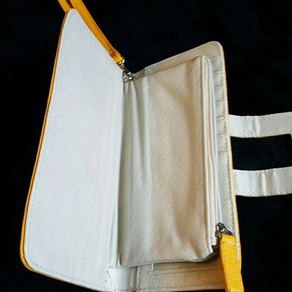 Kenneth Cole Wallet - Picture 4 of 4