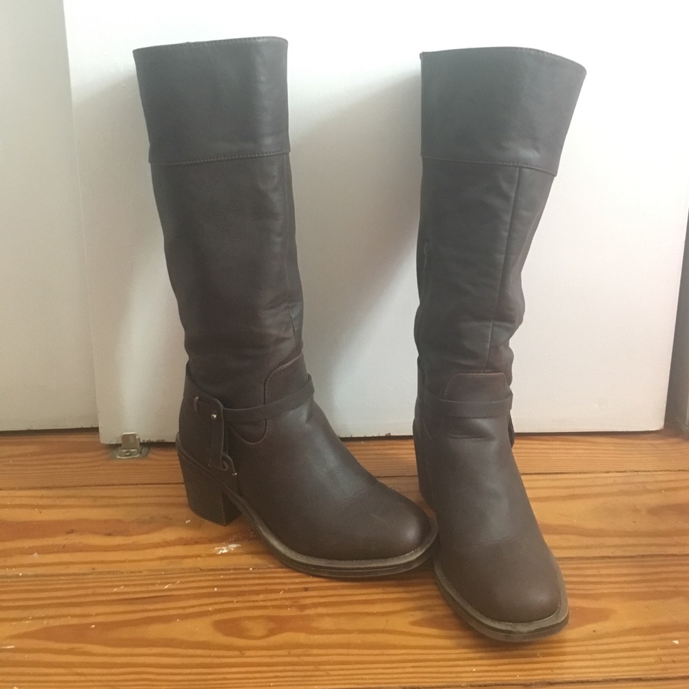 Heeled brown boots brand new