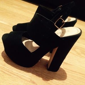 Black Chunky Heels 🌚