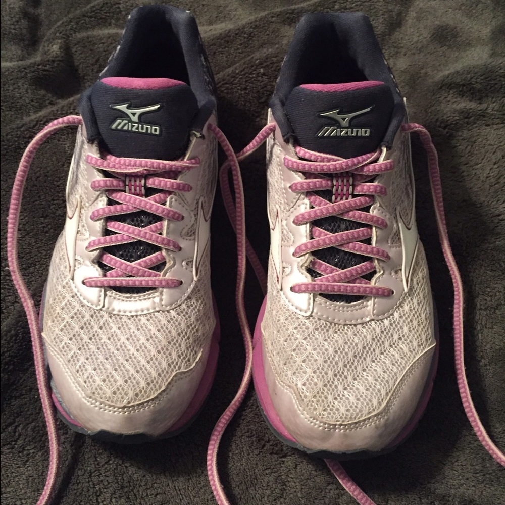 Mizuno wave runner running shoes