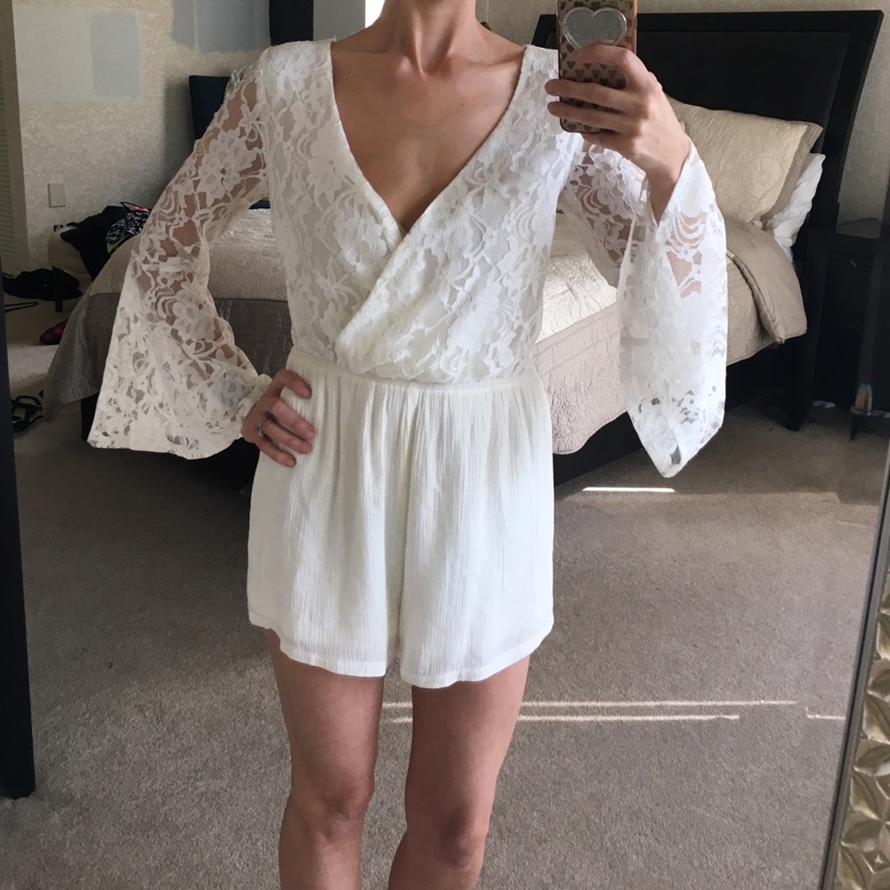 NEVER WORN 🍾 white lace romper