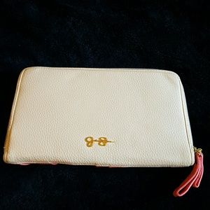 *price drop!* Jessica Simpson Clutch