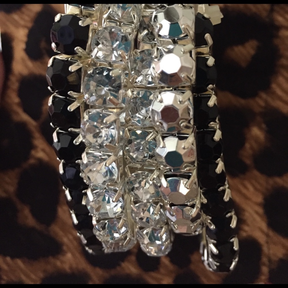 🖤 Fashion statement stone bracelet set