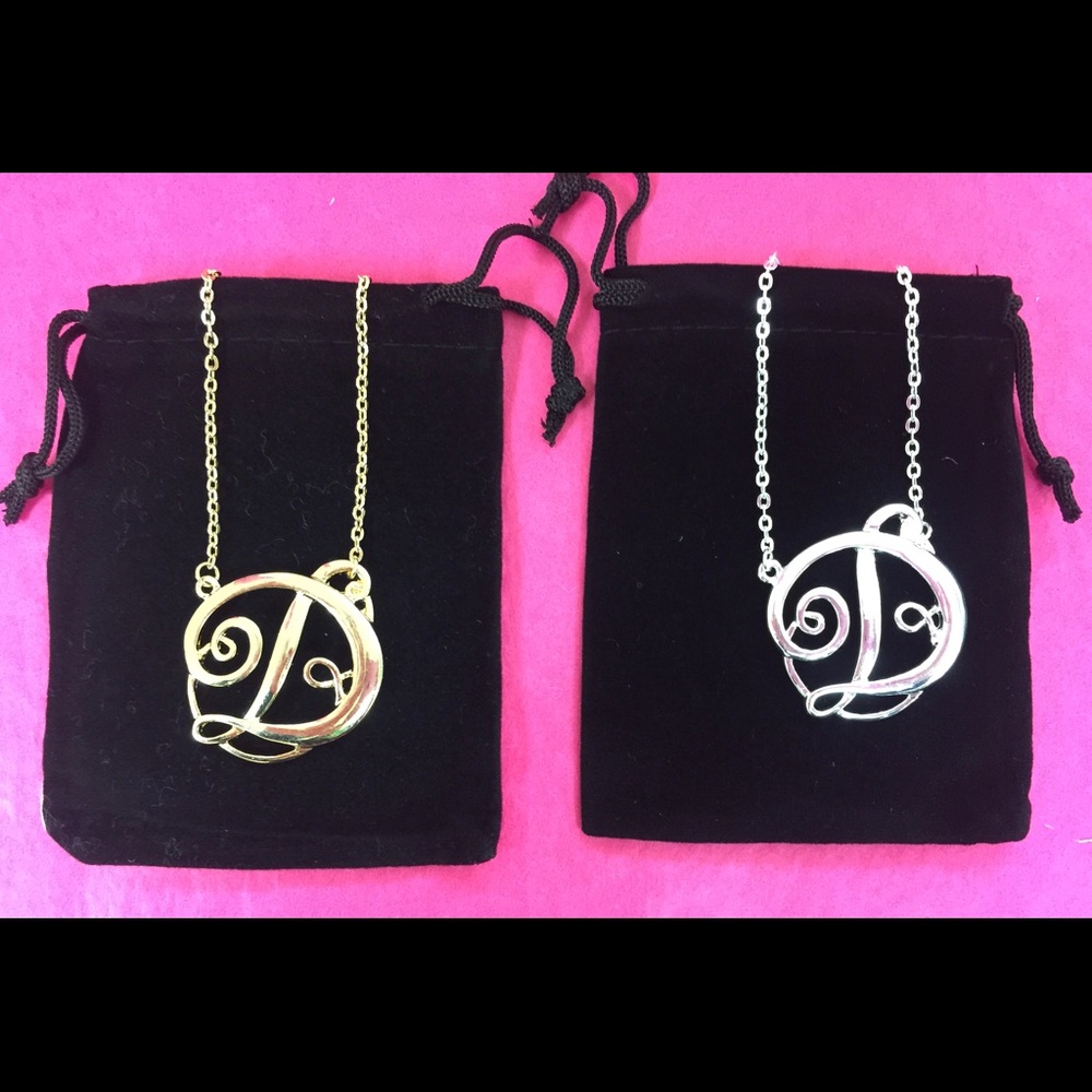 Large Monogram Script Initials, NWT Just Ask😊