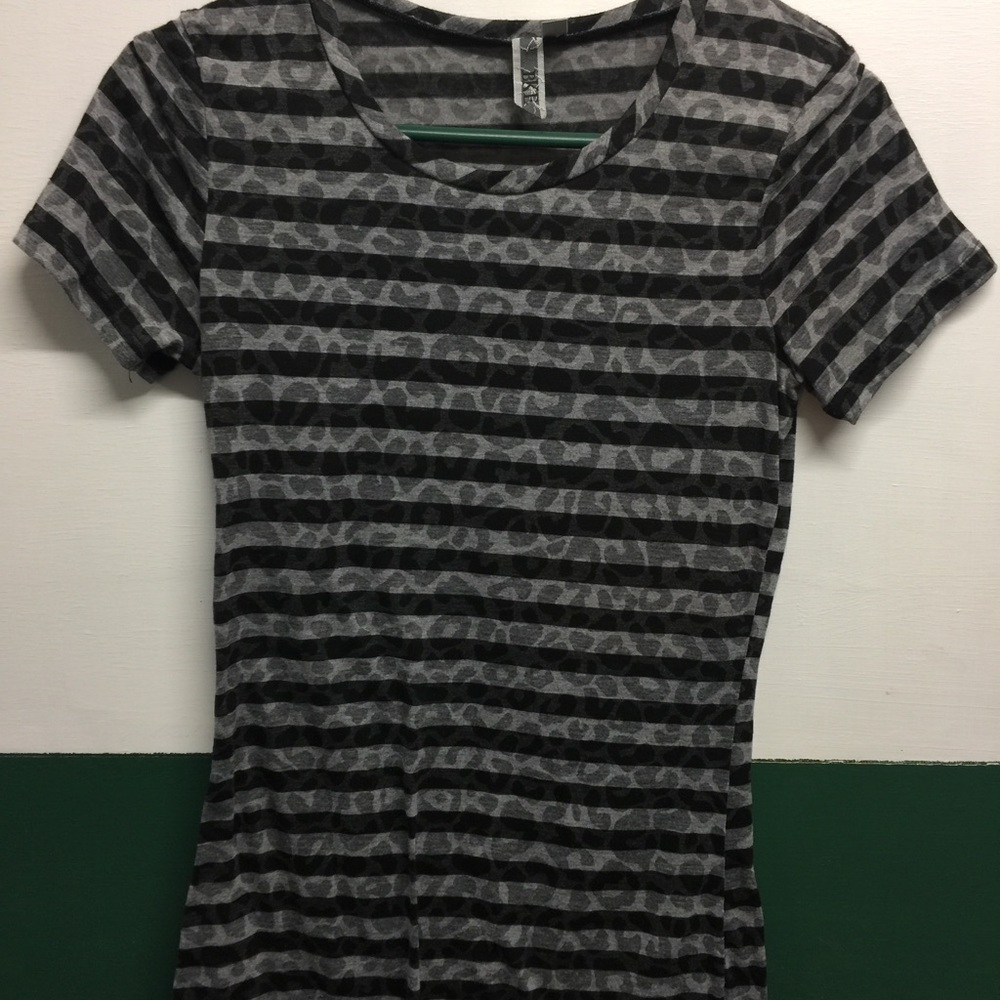 BKE striped animal print T-Shirt size L