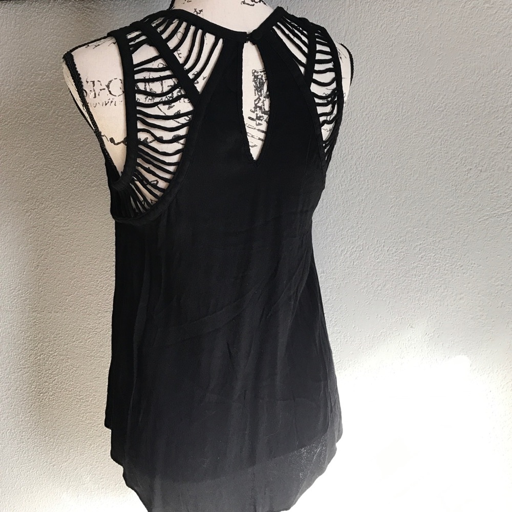 Black strapped tank - Picture 3 of 3