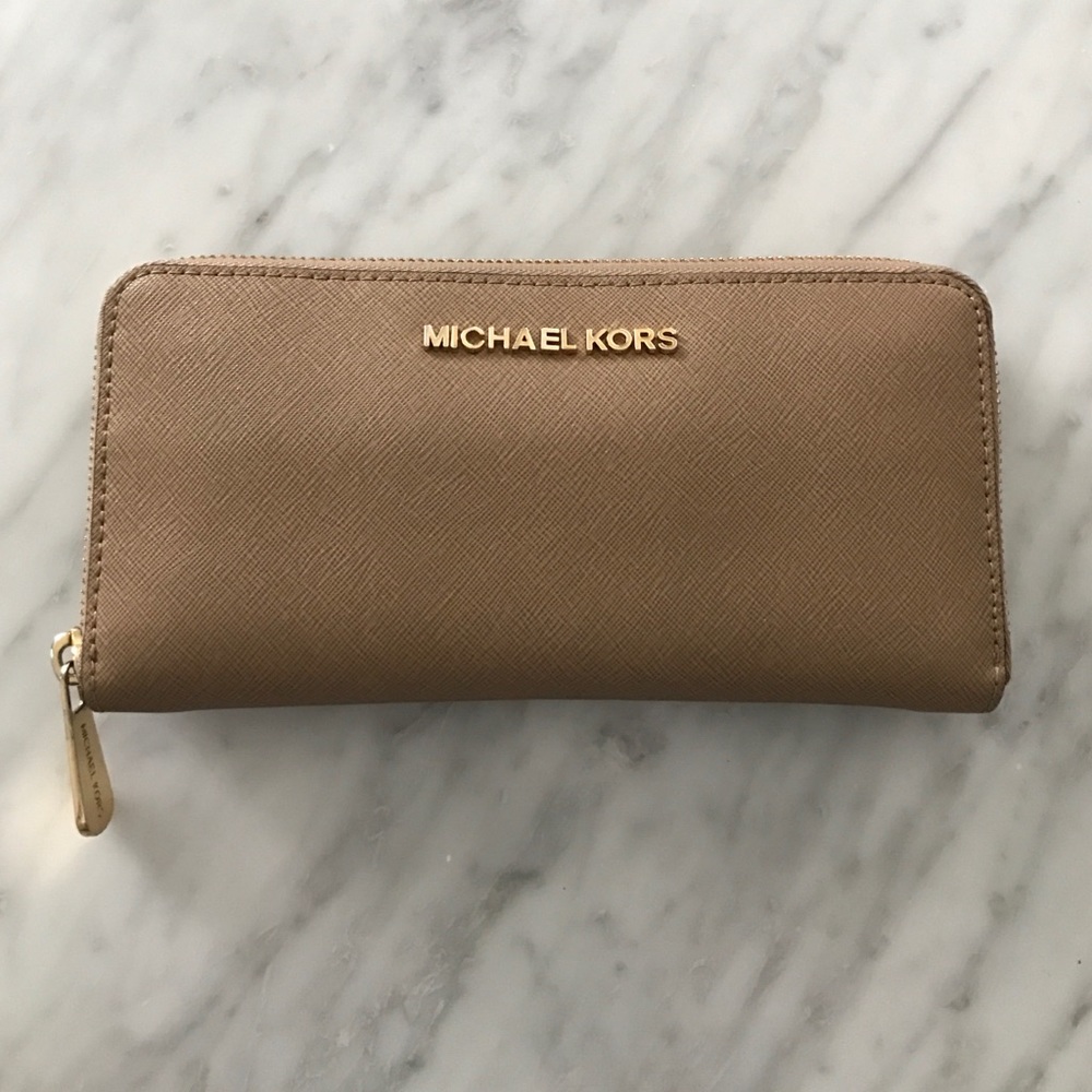MICHAEL KORS WALLET!!!