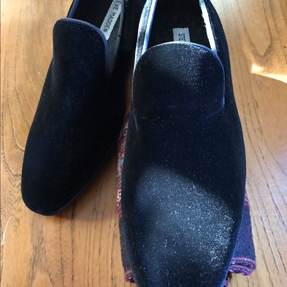 Steve Madden suede slip on