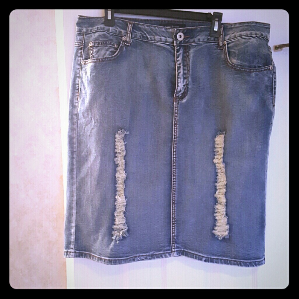 Distressed Denim Skirl