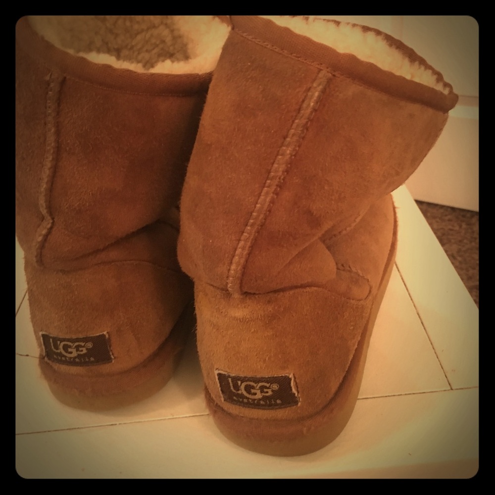 Uggs (tan)