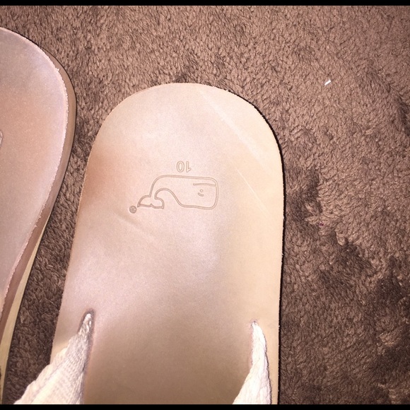 Vineyard Vines Flip Flops
