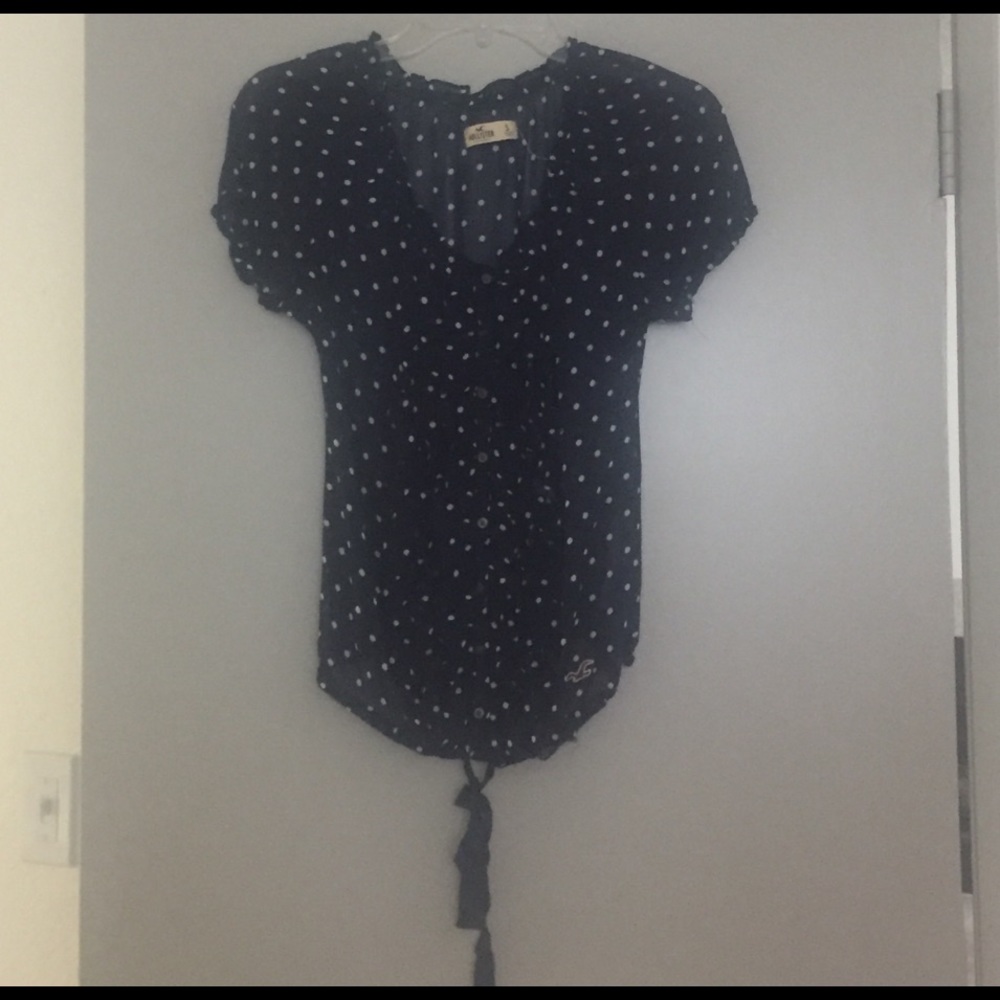 Cute polka not navy blouse