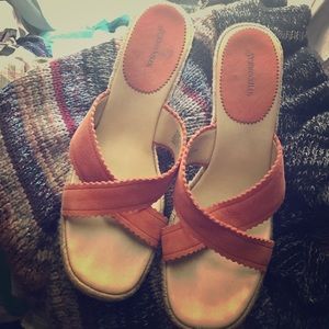 ❤️Adorable Coral Wedge Sandals ❤️