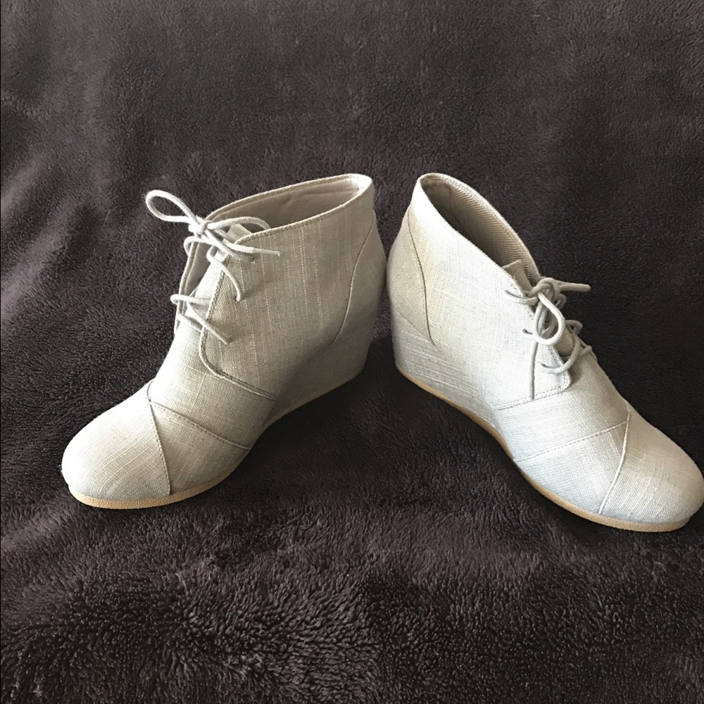 Grey Lace-Up Wedges. New!! Size 10 Linen Look Shoe