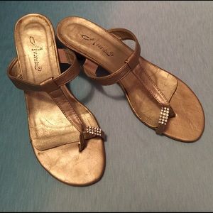 🌸FINAL MARKDOWN🌸 Annie gold tone sandals