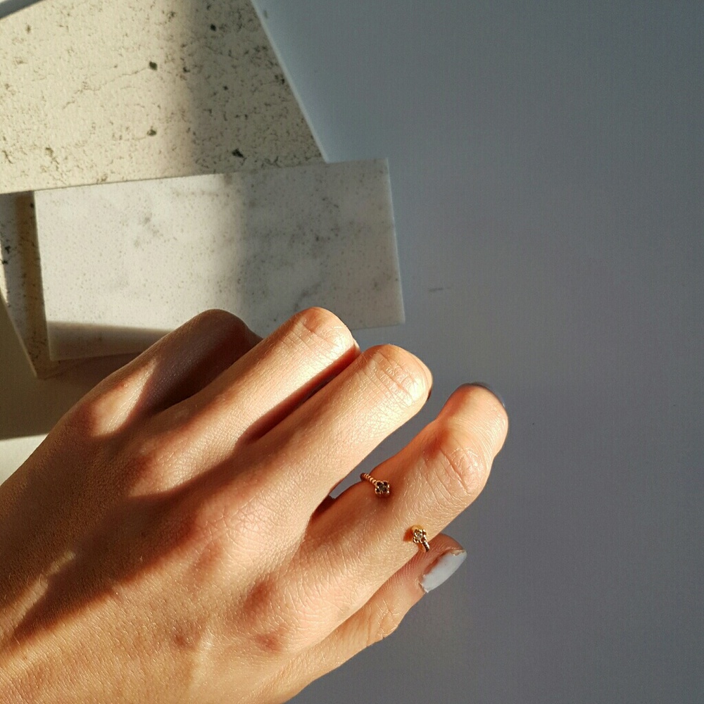 Minimalist flower ring