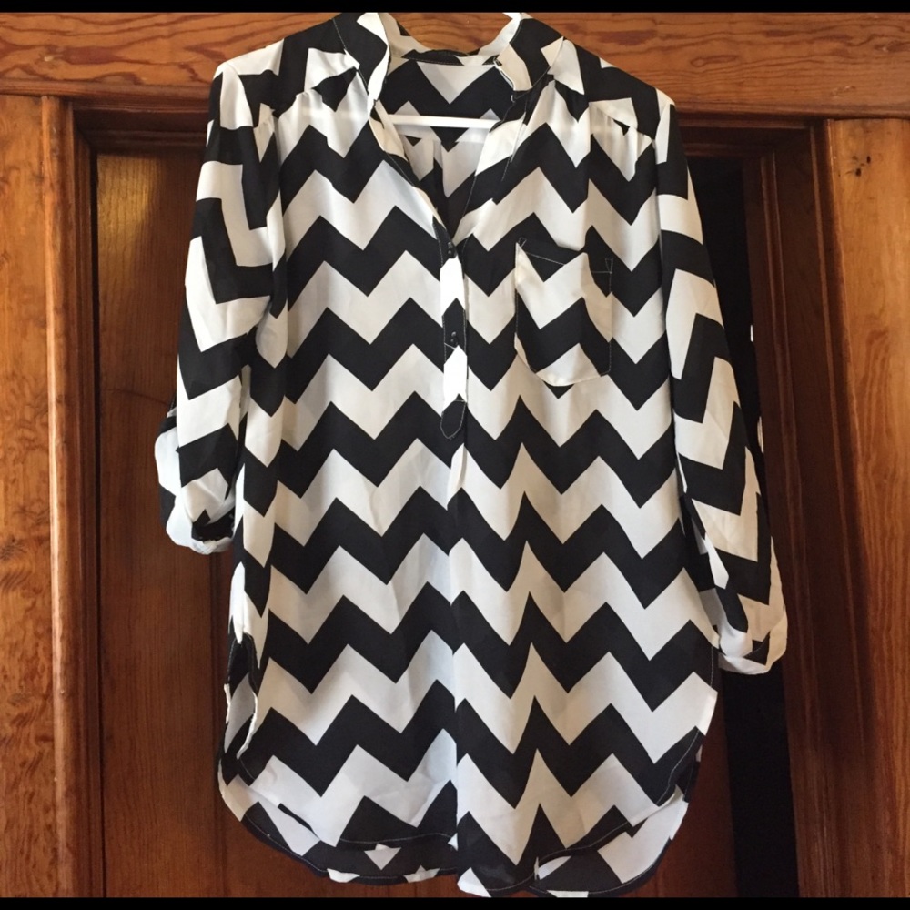 Women's black and white tunic