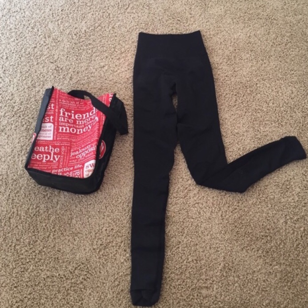 • brand new lululemon 'zone in tight' leggings •