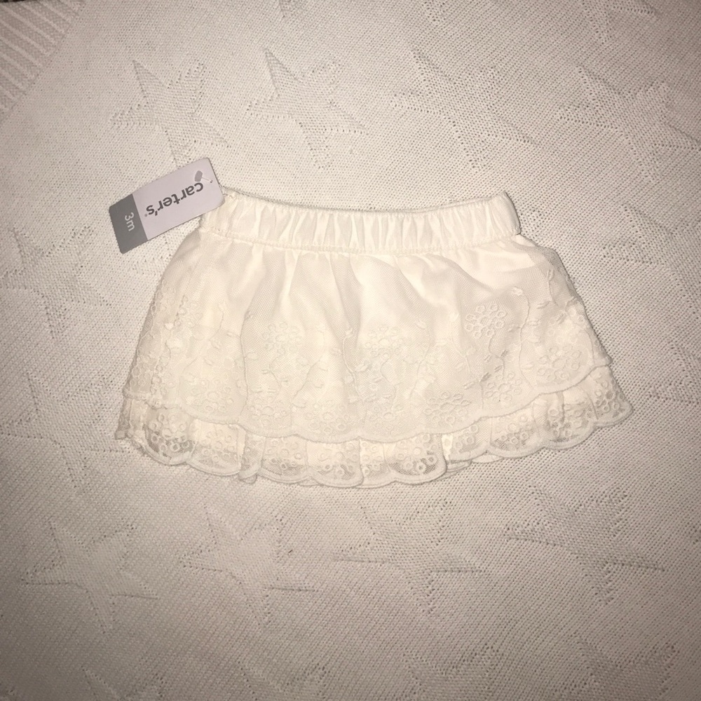 🎉BRAND NEW🎉 White Embroidery Overlay Skirt