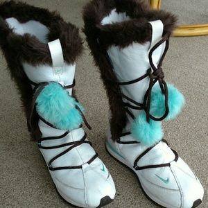 Nike womens boots