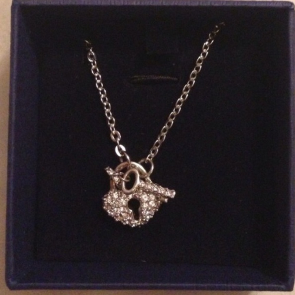 Swavorski necklace key and heart