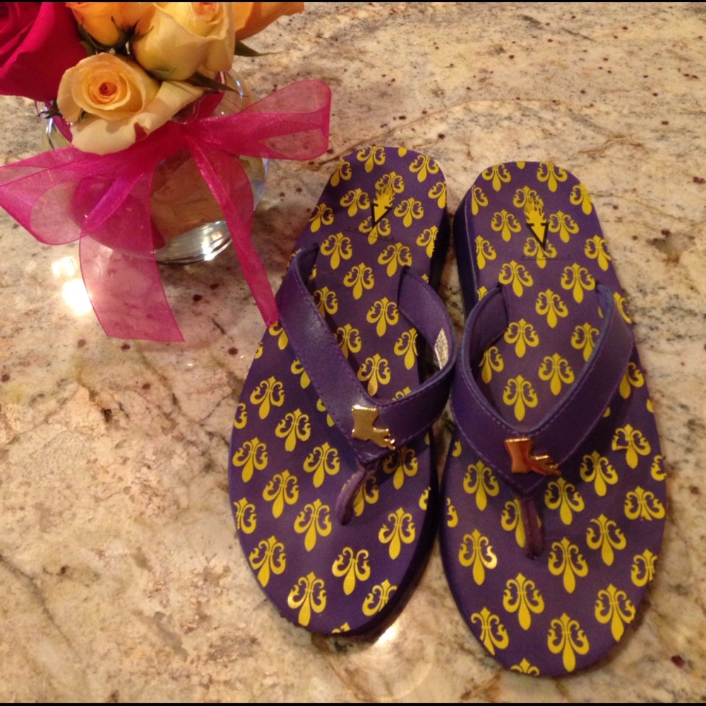 volatile flip flops💗