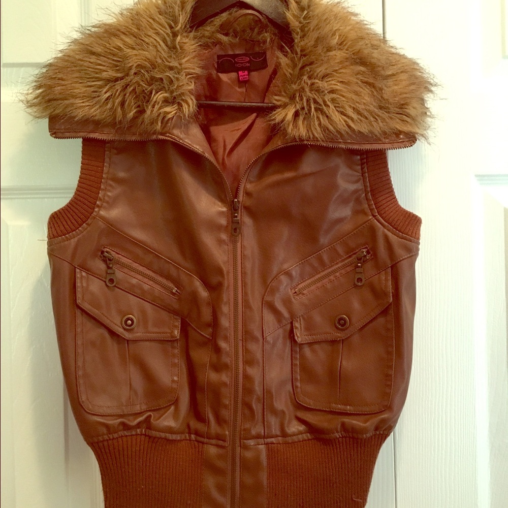 Vest with faux fur