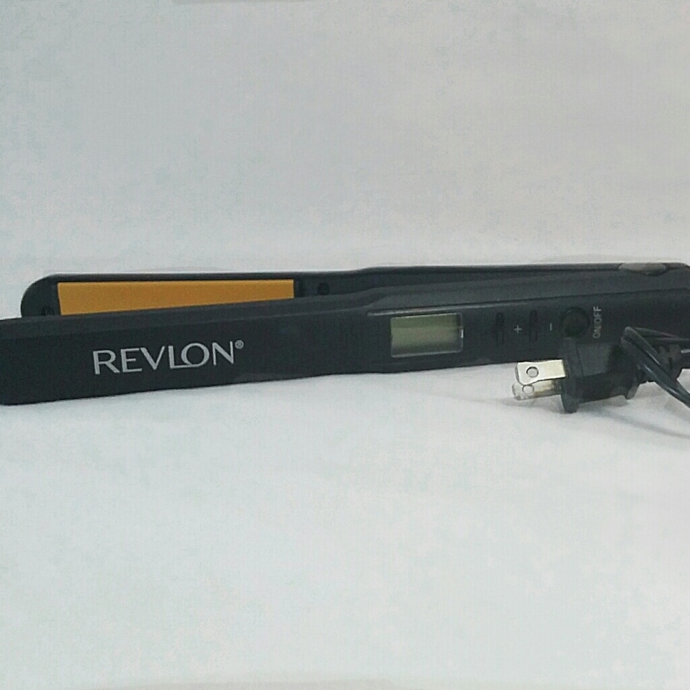 REVLON HAIR STRAIGHTENER